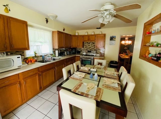 909 Prescott Street, Waukegan, IL 60085
