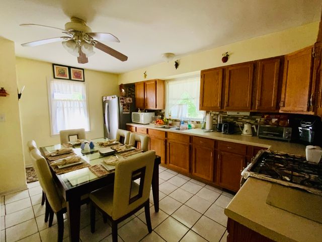 909 Prescott Street, Waukegan, IL 60085