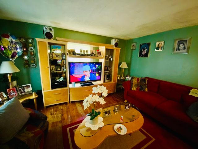 909 Prescott Street, Waukegan, IL 60085