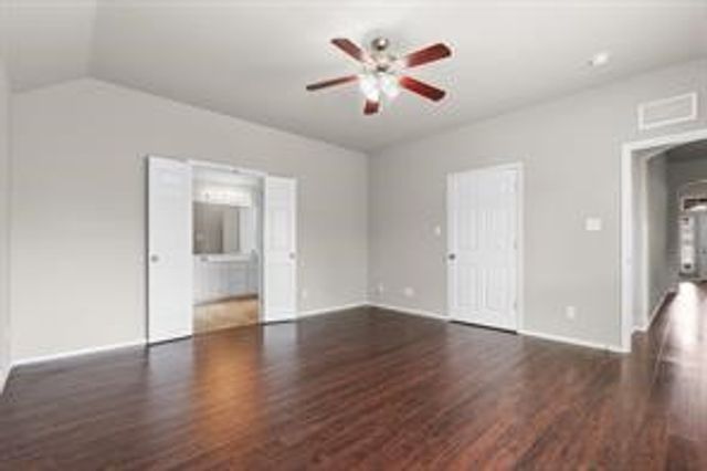 1002 Hidden Oaks Drive, Burleson, TX 76028