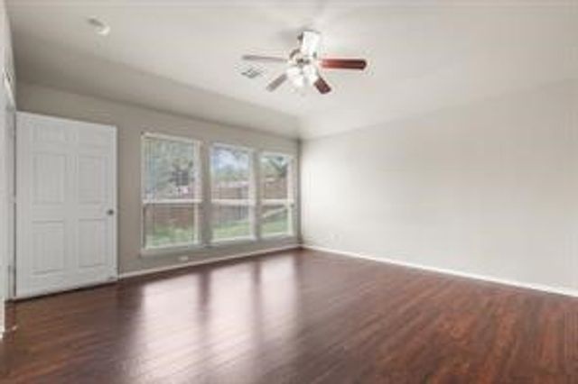 1002 Hidden Oaks Drive, Burleson, TX 76028