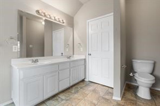 1002 Hidden Oaks Drive, Burleson, TX 76028