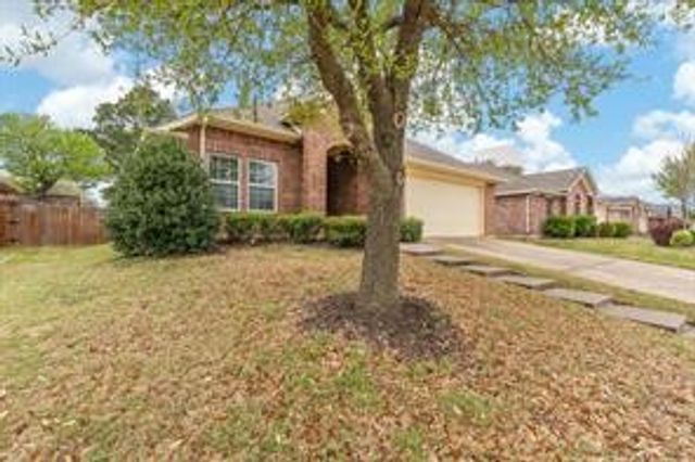 1002 Hidden Oaks Drive, Burleson, TX 76028