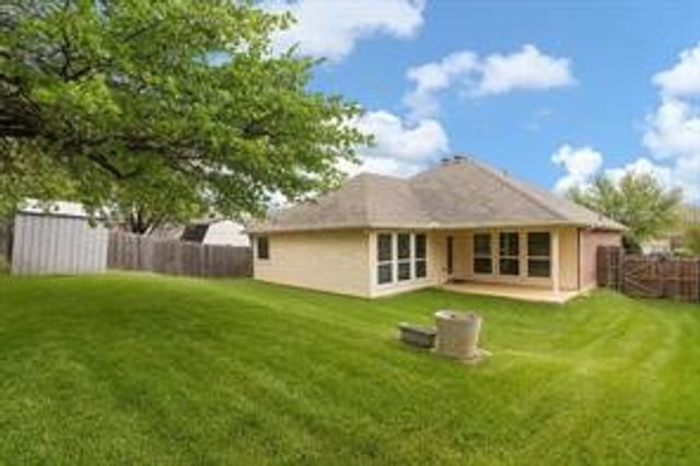 1002 Hidden Oaks Drive, Burleson, TX 76028