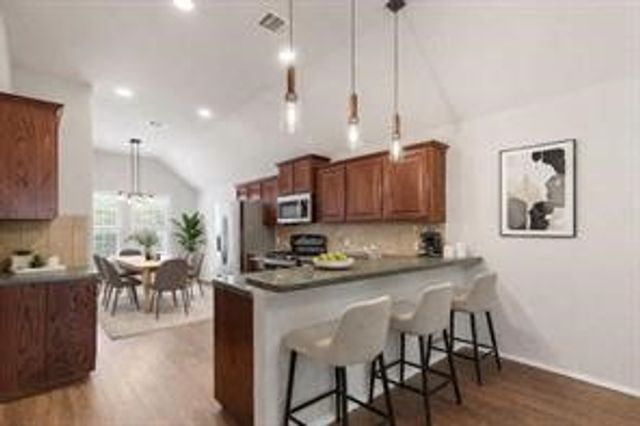 1002 Hidden Oaks Drive, Burleson, TX 76028