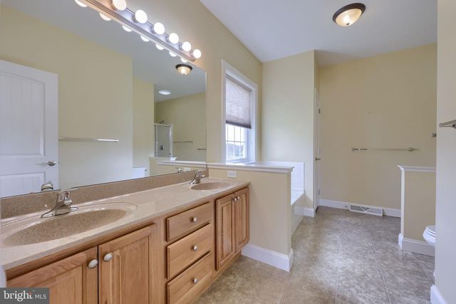 101 BANEBERRY LN, Lititz, PA 17543