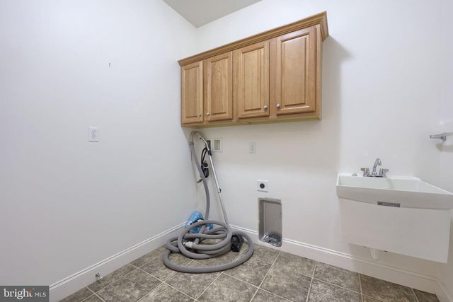 101 BANEBERRY LN, Lititz, PA 17543