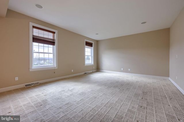 101 BANEBERRY LN, Lititz, PA 17543