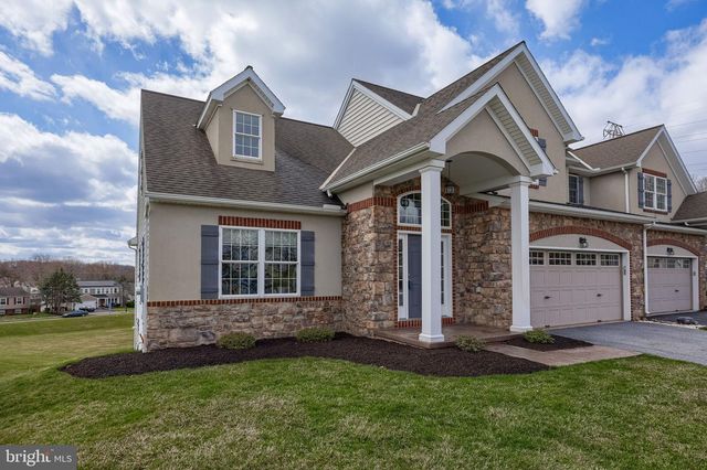 101 BANEBERRY LN, Lititz, PA 17543