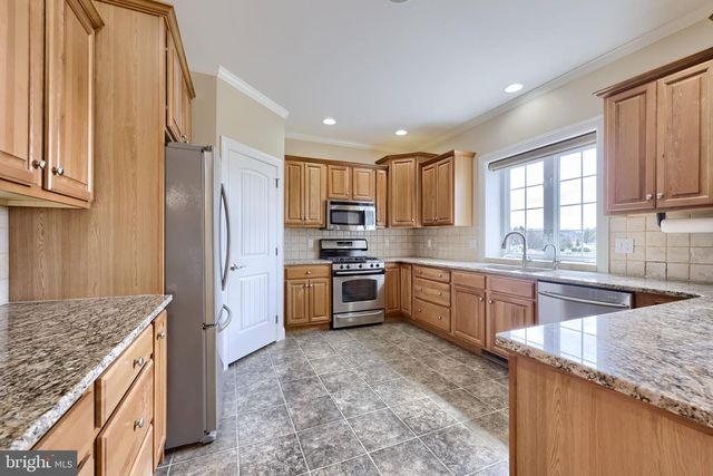 101 BANEBERRY LN, Lititz, PA 17543