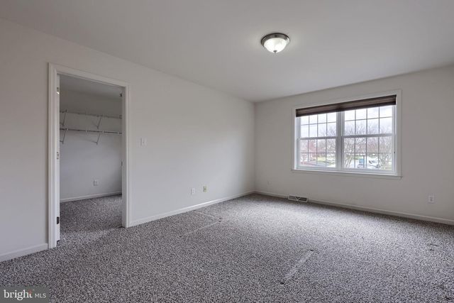 101 BANEBERRY LN, Lititz, PA 17543