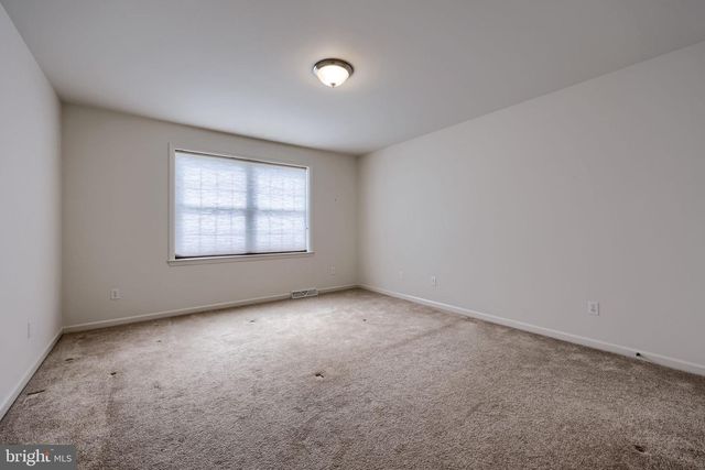 101 BANEBERRY LN, Lititz, PA 17543