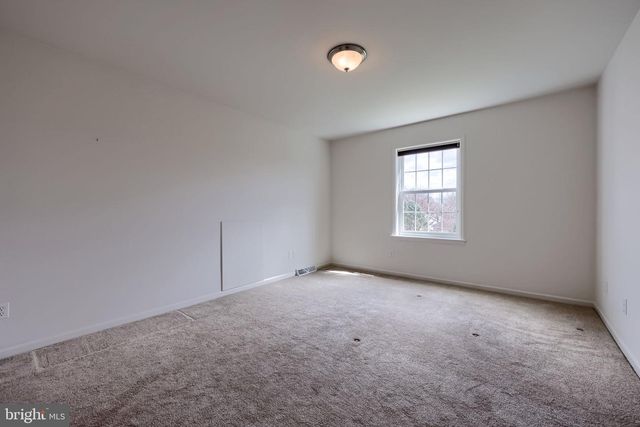 101 BANEBERRY LN, Lititz, PA 17543