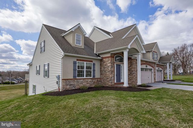 101 BANEBERRY LN, Lititz, PA 17543