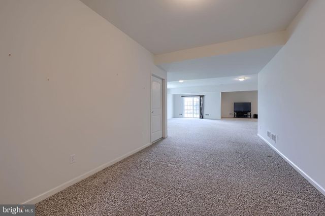 101 BANEBERRY LN, Lititz, PA 17543