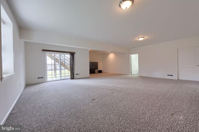 101 BANEBERRY LN, Lititz, PA 17543