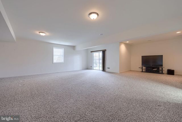 101 BANEBERRY LN, Lititz, PA 17543