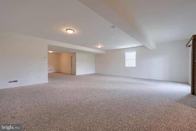 101 BANEBERRY LN, Lititz, PA 17543