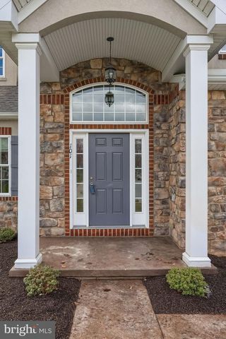 101 BANEBERRY LN, Lititz, PA 17543