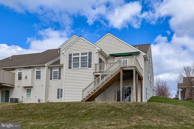 101 BANEBERRY LN, Lititz, PA 17543