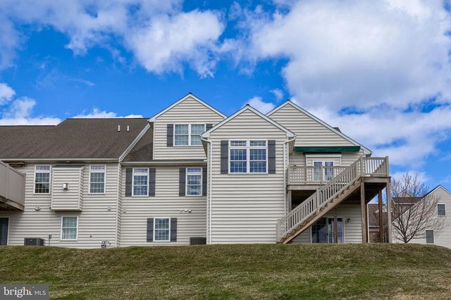 101 BANEBERRY LN, Lititz, PA 17543