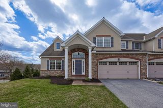 101 BANEBERRY LN, Lititz, PA 17543