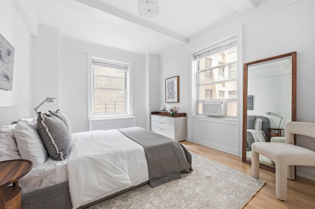 241 W 97th St Apt 4L, New York City, NY 10025