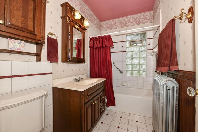 4915 W Woodlawn COURT, Milwaukee, WI 53208