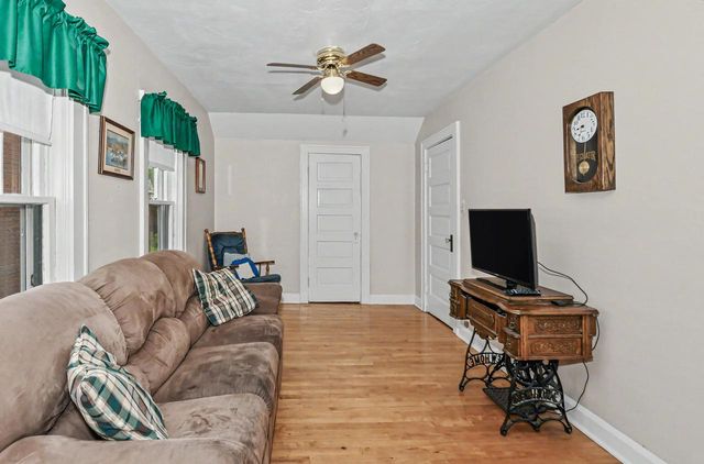 4915 W Woodlawn COURT, Milwaukee, WI 53208