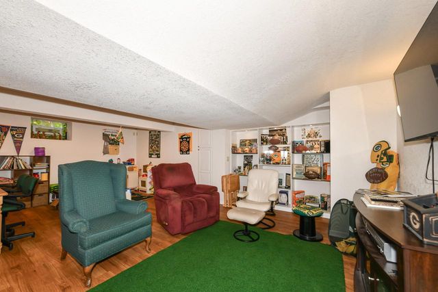 4915 W Woodlawn COURT, Milwaukee, WI 53208
