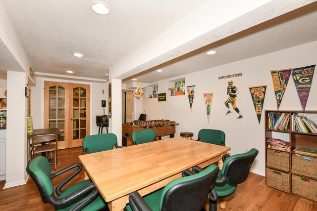 4915 W Woodlawn COURT, Milwaukee, WI 53208