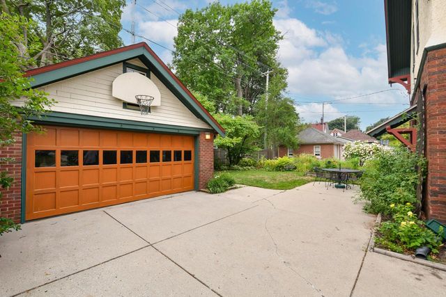 4915 W Woodlawn COURT, Milwaukee, WI 53208