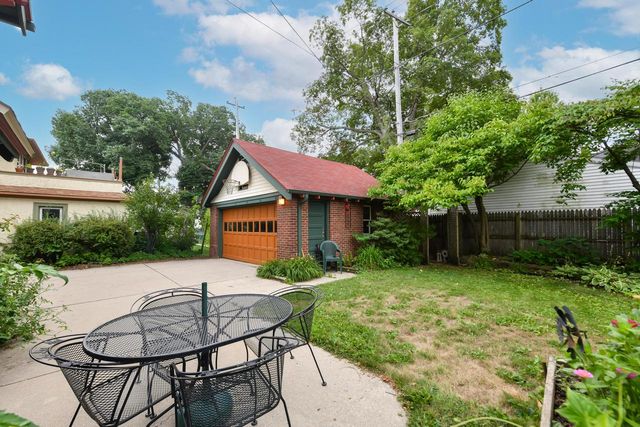 4915 W Woodlawn COURT, Milwaukee, WI 53208