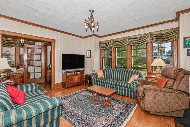 4915 W Woodlawn COURT, Milwaukee, WI 53208