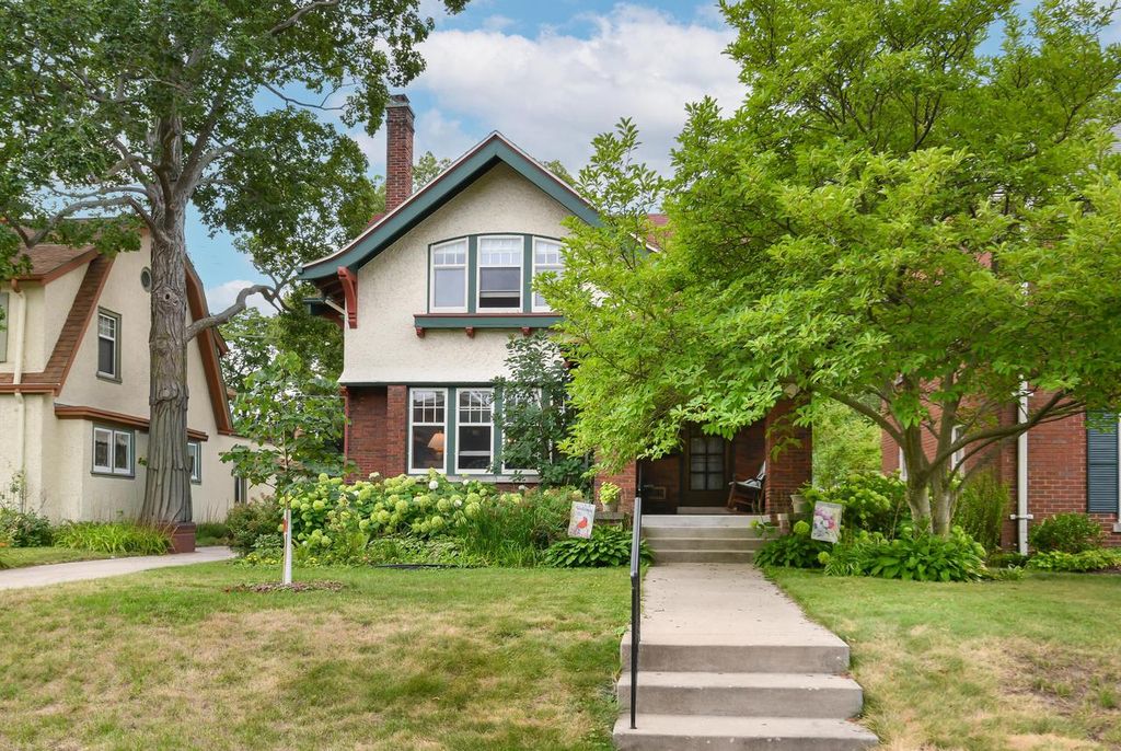 4915 W Woodlawn COURT, Milwaukee, WI 53208