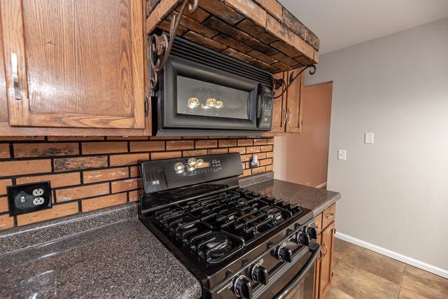 67 Honeysuckle Lane, Crystal Lake, IL 60014