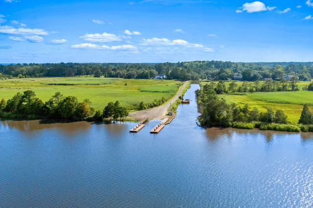 200 Joanna Gillard Ln., Georgetown, SC 29440