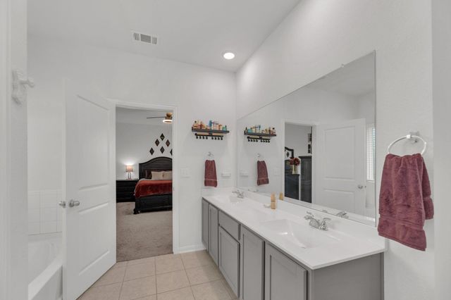 218 Oldbridge DR, Hutto, TX 78634