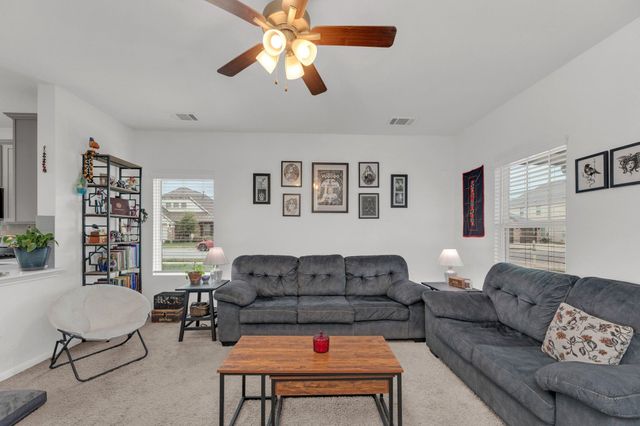 218 Oldbridge DR, Hutto, TX 78634