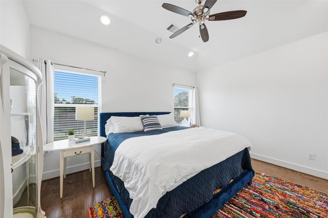 327 Yale Oaks Lane, Houston, TX 77091