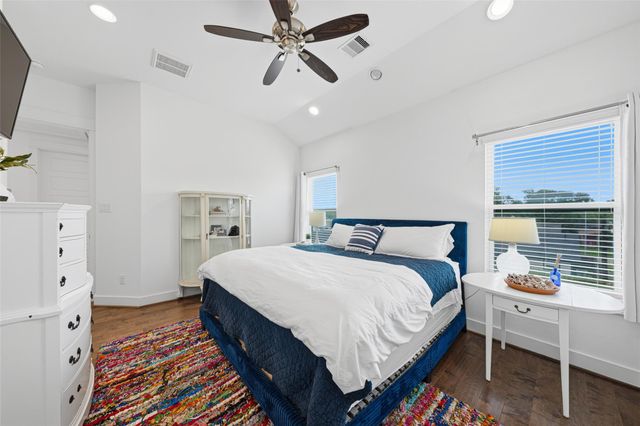 327 Yale Oaks Lane, Houston, TX 77091