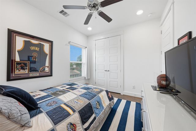 327 Yale Oaks Lane, Houston, TX 77091