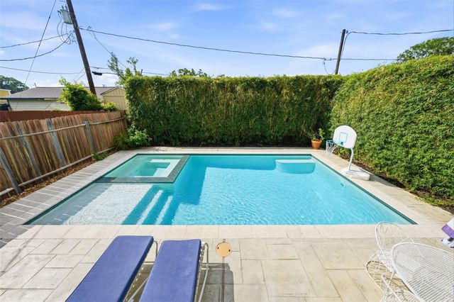 327 Yale Oaks Lane, Houston, TX 77091