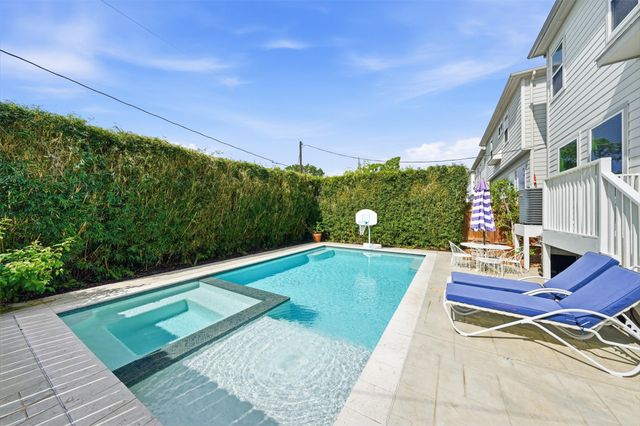 327 Yale Oaks Lane, Houston, TX 77091