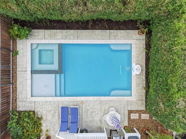 327 Yale Oaks Lane, Houston, TX 77091