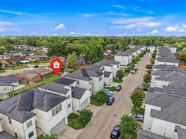 327 Yale Oaks Lane, Houston, TX 77091