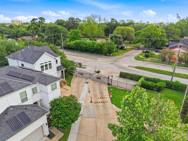 327 Yale Oaks Lane, Houston, TX 77091