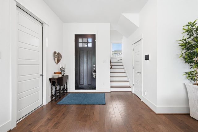 327 Yale Oaks Lane, Houston, TX 77091