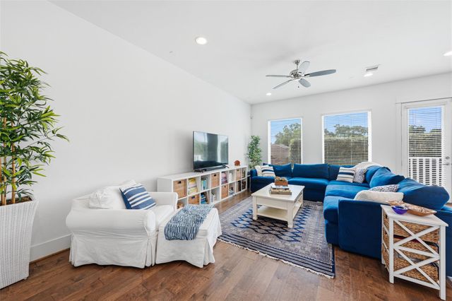 327 Yale Oaks Lane, Houston, TX 77091