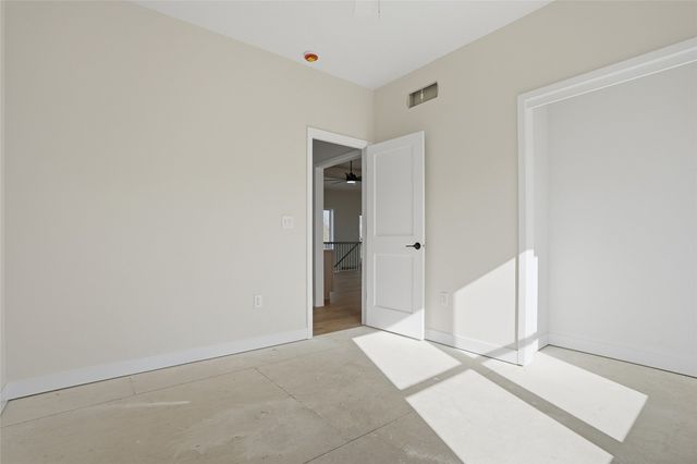 892 Silver Ln, Iowa City, IA 52245